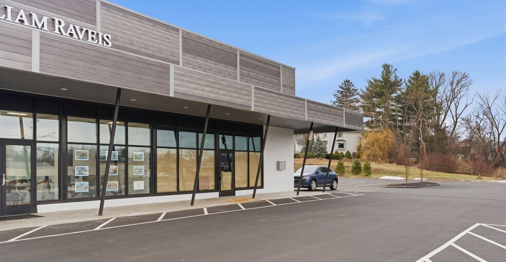 657 Silas Deane Hwy, Wethersfield, CT à louer - Photo du bâtiment - Image 3 de 32