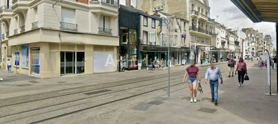 Retail in Reims for lease - Building Photo - Image 3 of 3