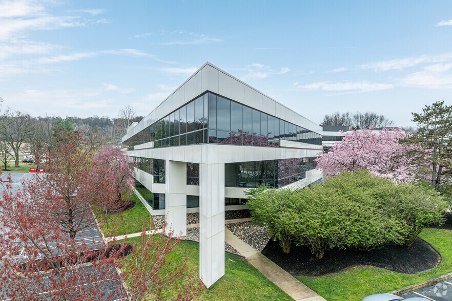 1180 W Swedesford Rd, Berwyn, PA à louer - Photo du bâtiment - Image 2 de 5