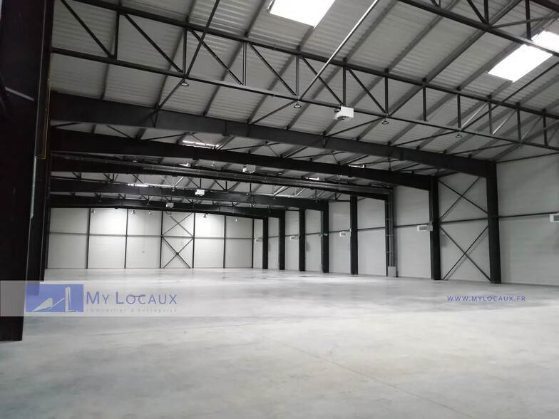 Flex in Frépillon for lease - Interior Photo - Image 2 of 5