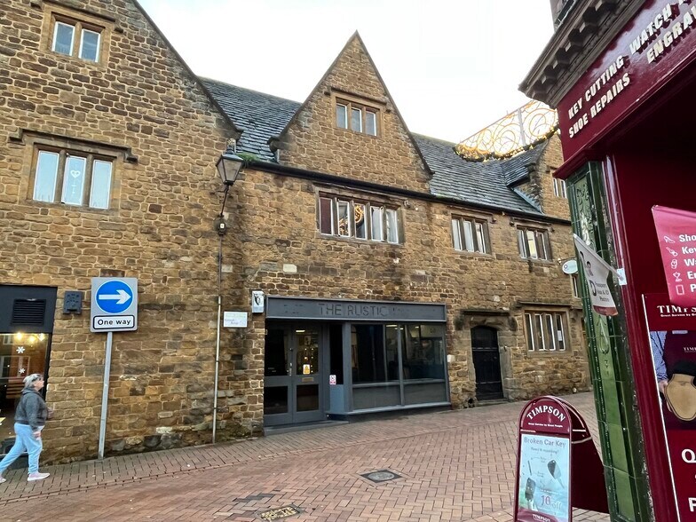 1 Parsons St, Banbury à louer - Photo du bâtiment - Image 3 de 5