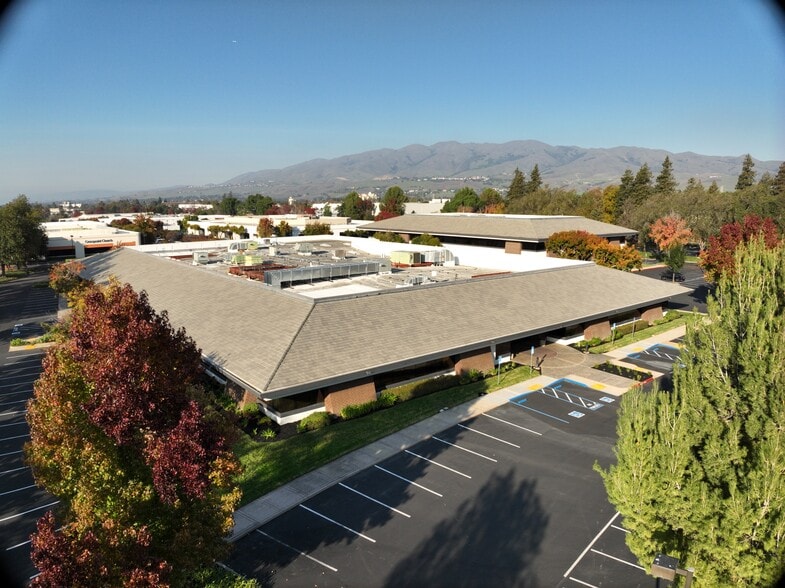 688-698 Gibraltar Ct, Milpitas, CA for lease - Matterport Community - Image 3 of 10