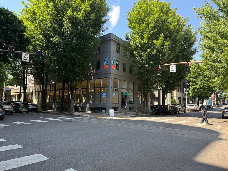 1100 NW Glisan St, Portland, OR for lease - Building Photo - Image 3 of 25