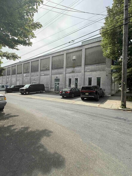1298 Spruce St, Easton, PA for lease - Building Photo - Image 1 of 16