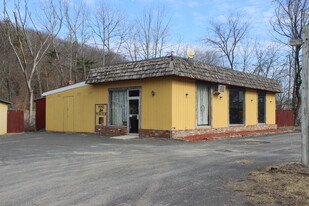 Freestanding Building On Main Road - Restaurant avec service au volant