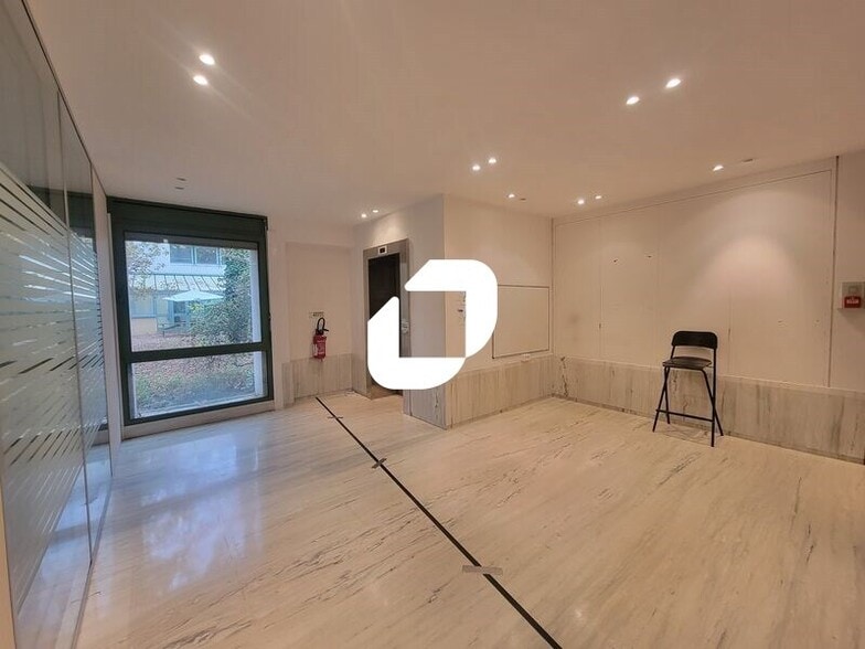 Office in Orsay for lease - Building Photo - Image 3 of 25
