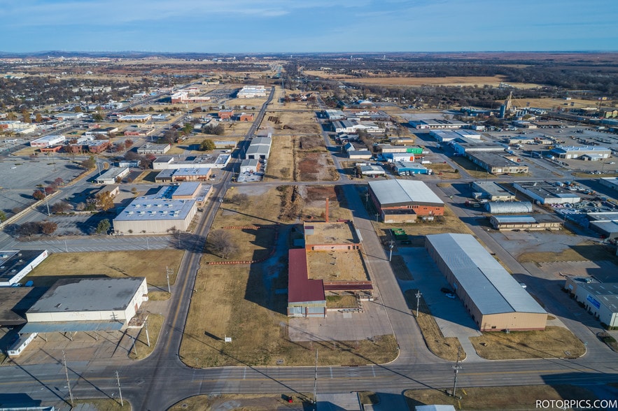 411 SE Larrance St, Lawton, OK for sale - Building Photo - Image 2 of 16
