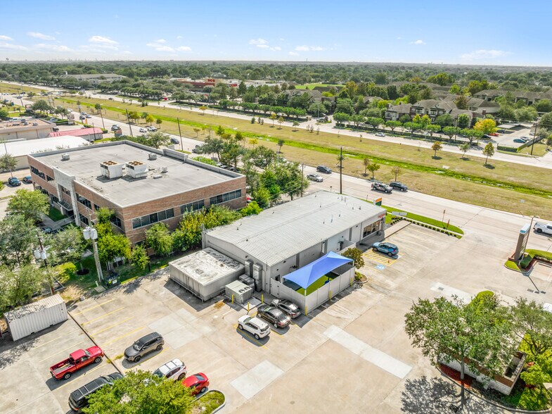 6015 Fairmont Pky, Pasadena, TX à louer - Photo du bâtiment - Image 3 de 15