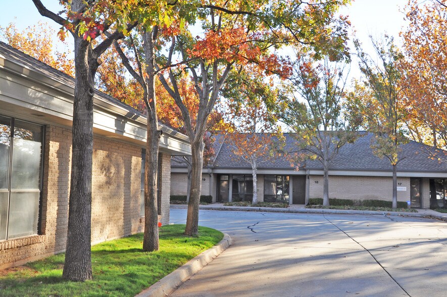 2932 NW 122nd St, Oklahoma City, OK à louer - Photo du bâtiment - Image 3 de 15