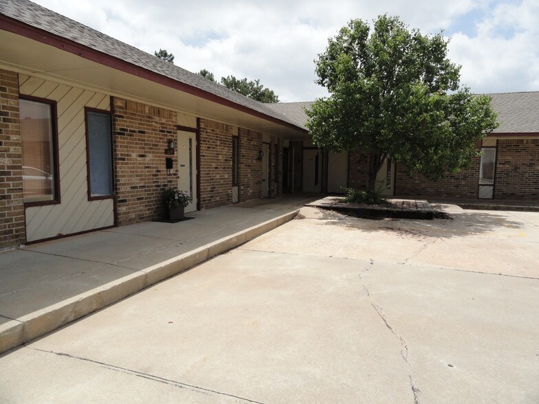 9212 N Rockwell Ave, Oklahoma City, OK à vendre - Photo du bâtiment - Image 2 de 8