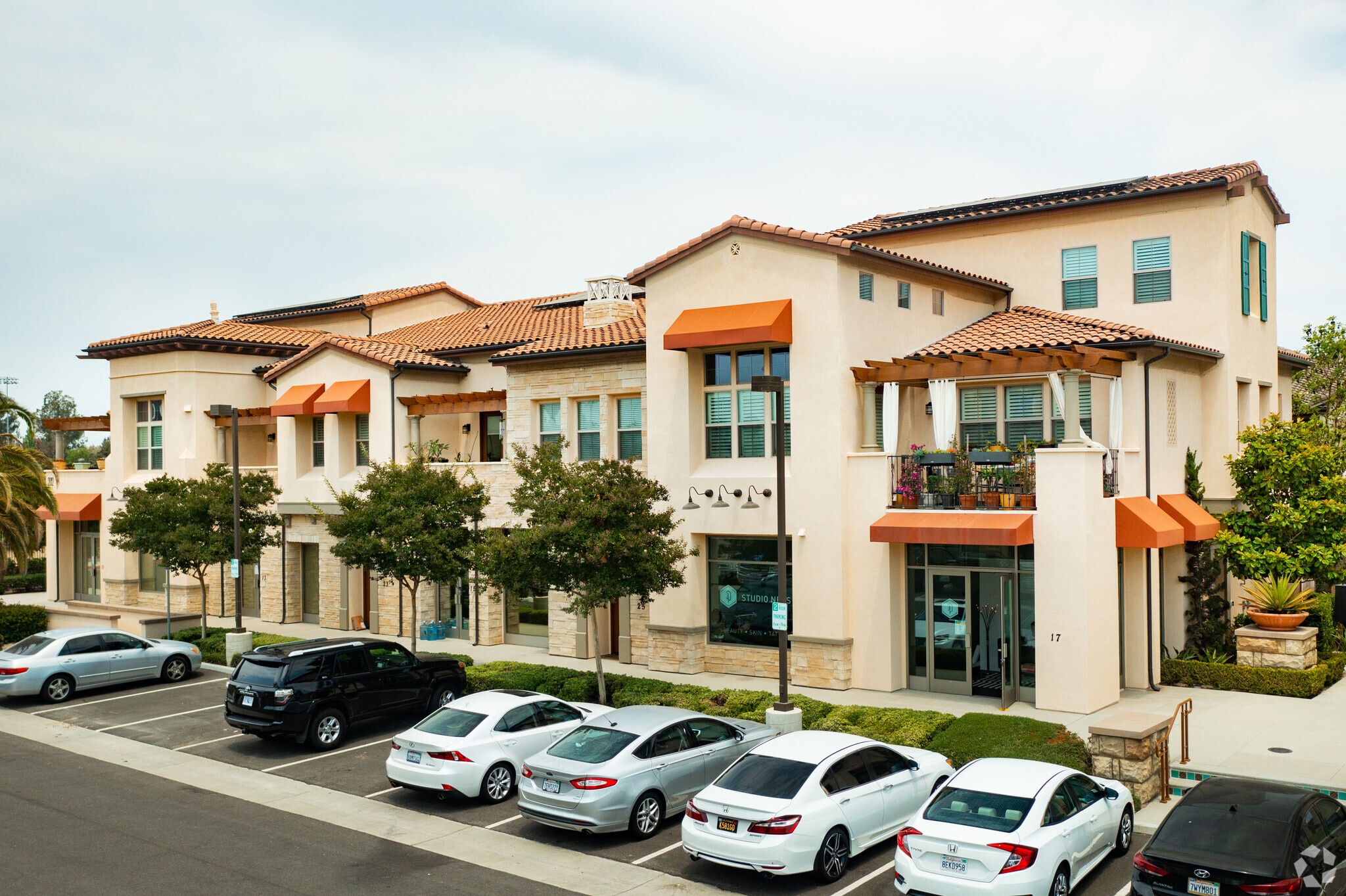 202 Village Commons Blvd, Camarillo, CA for lease Primary Photo- Image 1 of 8
