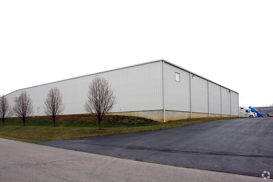 1601 Research Dr, Jeffersonville, IN à vendre - Photo du bâtiment - Image 2 de 2