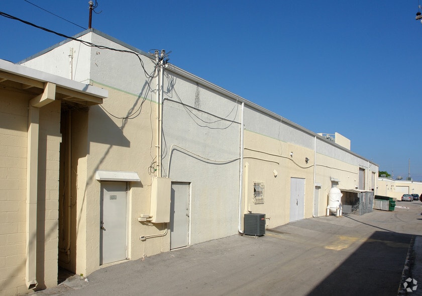 174-180 Glades Rd, Boca Raton, FL for lease - Building Photo - Image 2 of 3