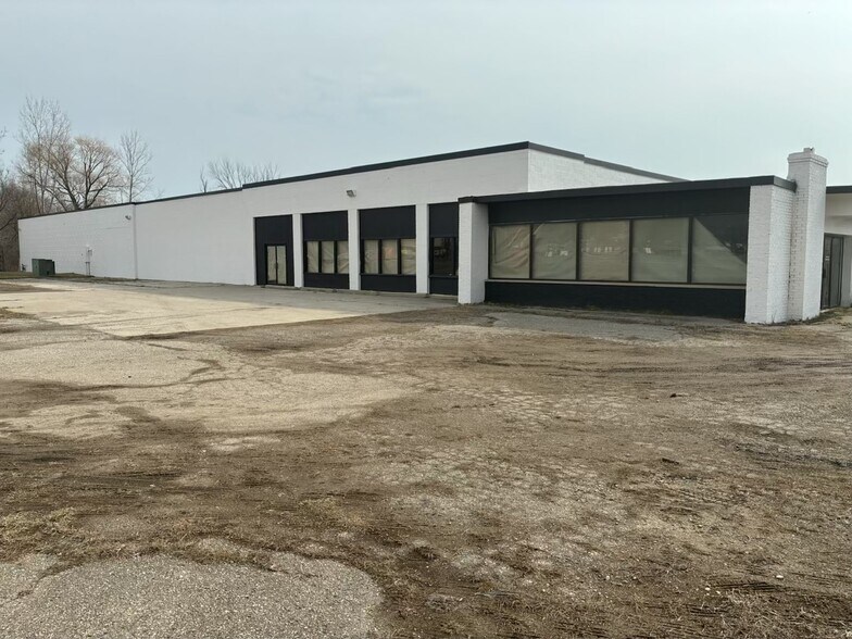 65700 Gratiot Ave, Lenox, MI à louer - Photo du bâtiment - Image 2 de 16
