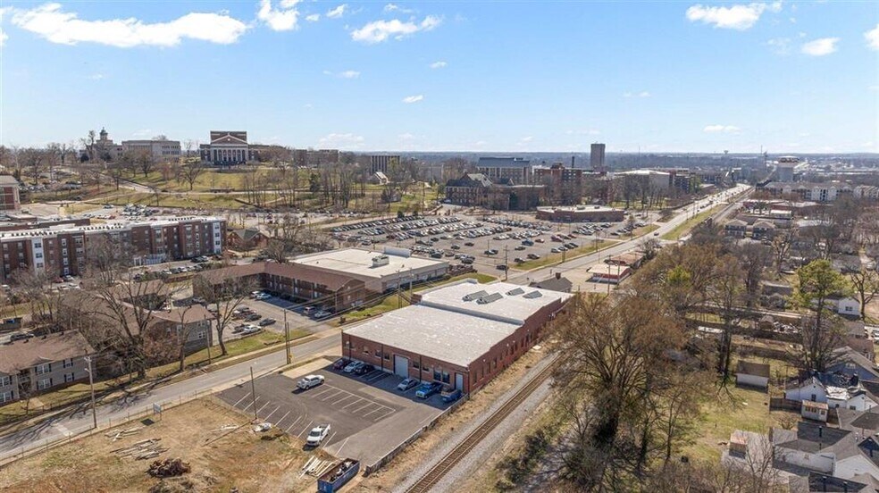 1349 Adams St, Bowling Green, KY à vendre - Photo du bâtiment - Image 3 de 27