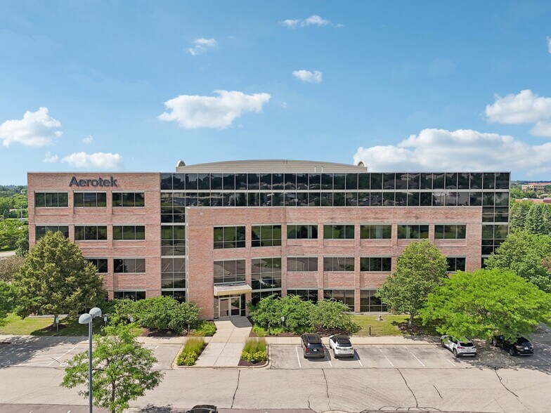 5133 W Terrace Dr, Madison, WI à vendre - Photo du bâtiment - Image 1 de 14