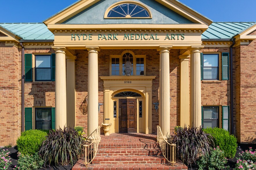 2752 Erie Ave, Cincinnati, OH à louer - Photo du bâtiment - Image 2 de 7