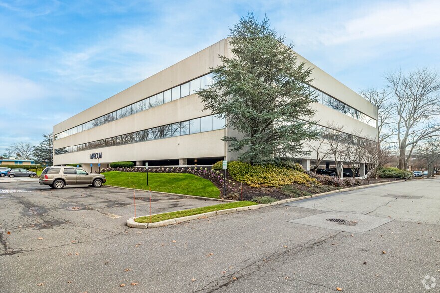 10 Melville Park Rd, Melville, NY à vendre - Photo du bâtiment - Image 1 de 4