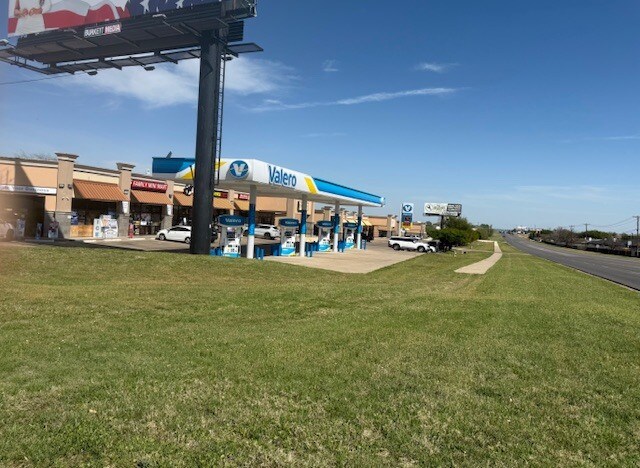 305 E Stan Schlueter Loop, Killeen, TX à vendre - Photo du bâtiment - Image 2 de 21