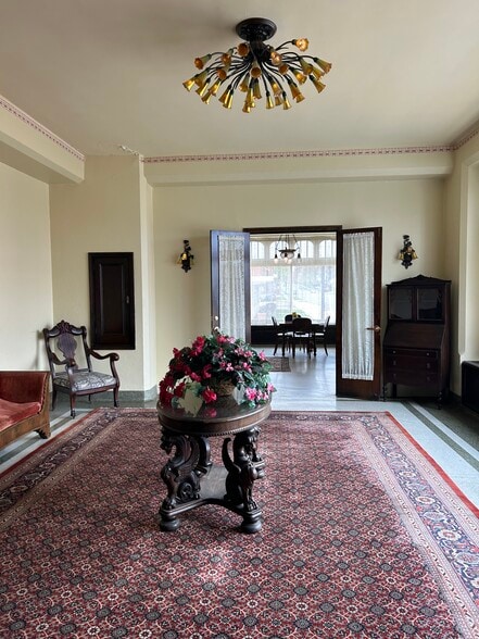 103 E Maple Ave, Beaver Dam, WI à vendre - Photo du bâtiment - Image 3 de 10