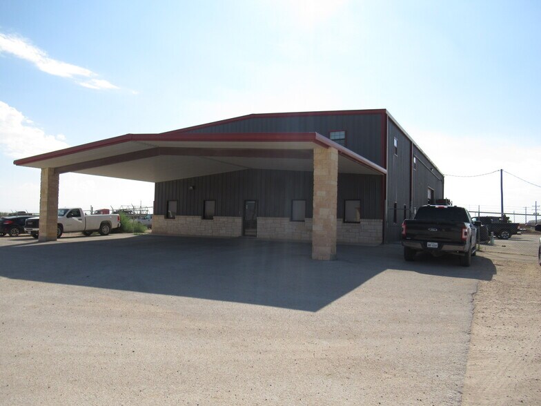 3007 North CR-1108, Midland, TX à louer - Photo du bâtiment - Image 2 de 8