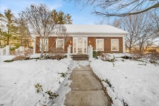 Plus de détails pour 907 W 14 Mile Rd, Clawson, MI - Bureau à vendre