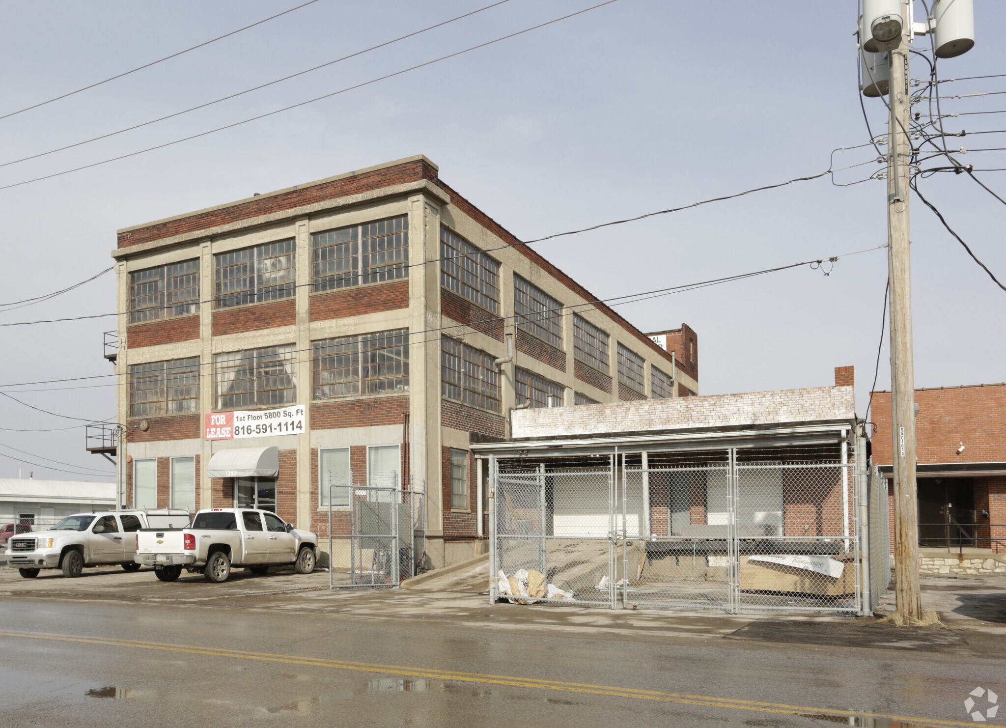 1350 Woodswether Rd, Kansas City, MO à louer Photo principale- Image 1 de 8