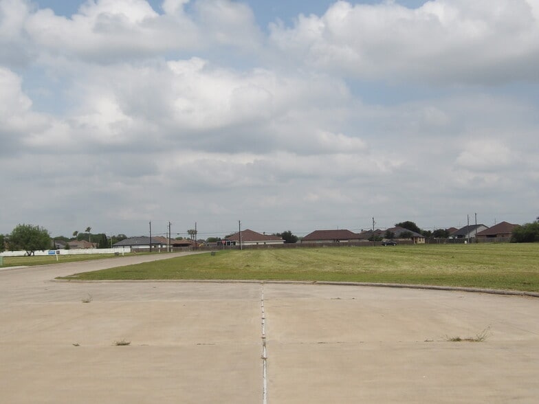 16420 Alamo dr, Harlingen, TX à vendre - Photo du bâtiment - Image 2 de 10