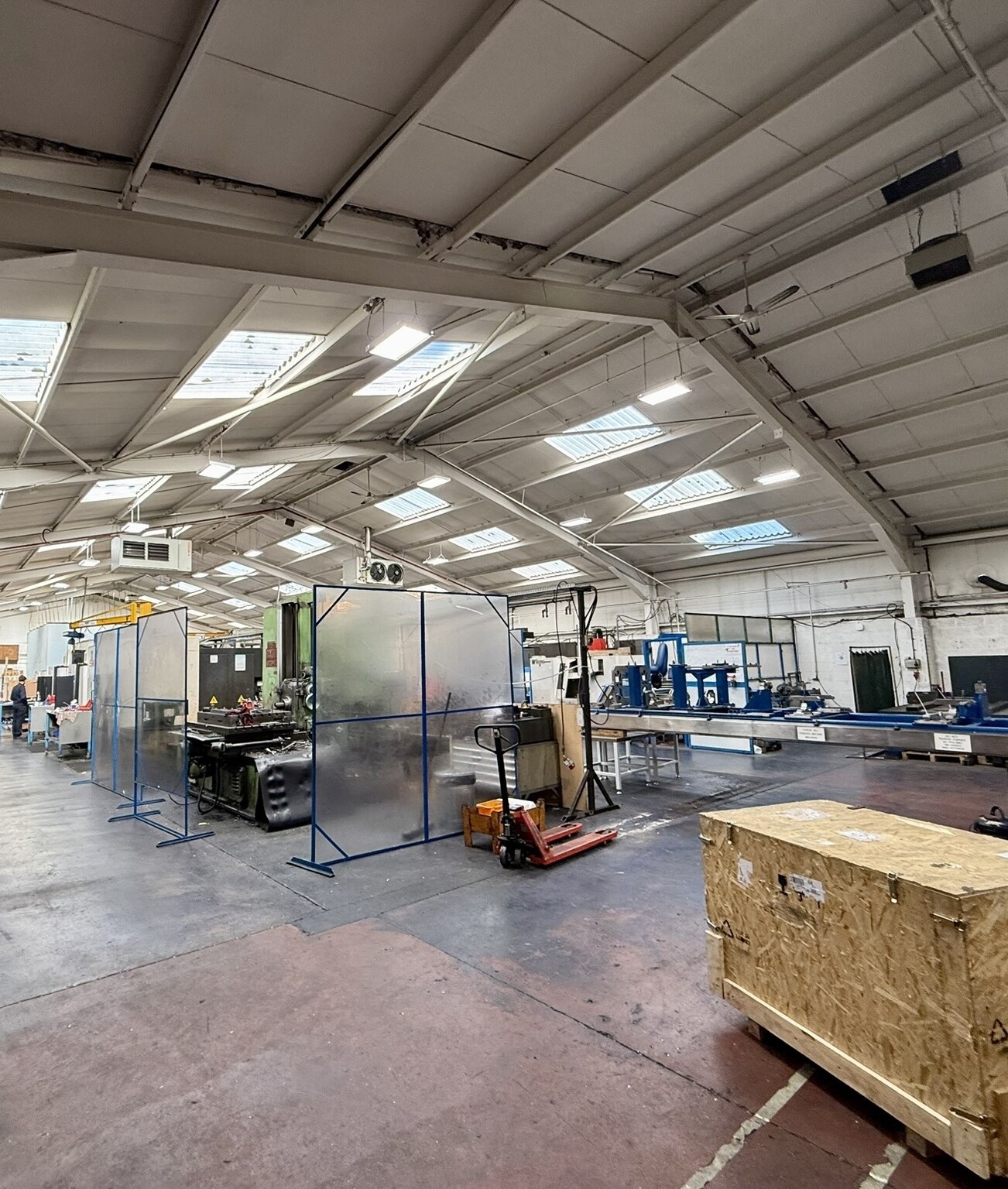 Sketchley Mdws, Hinckley for lease Interior Photo- Image 1 of 3