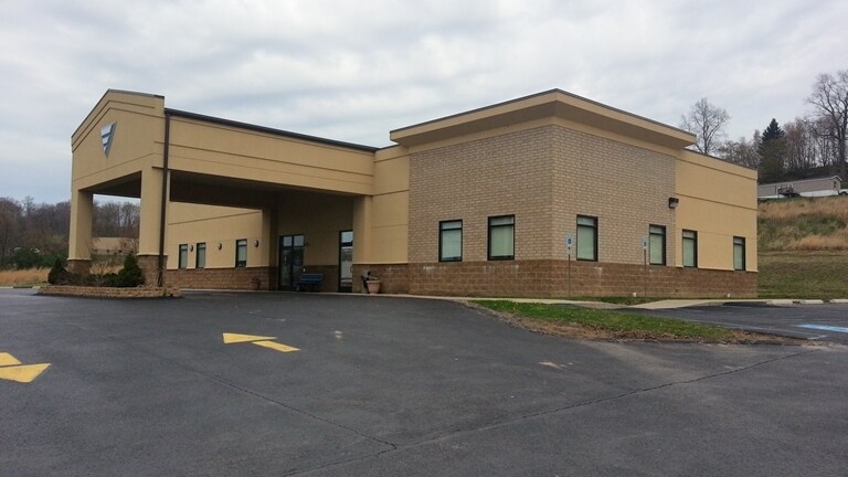 11 Industrial Rd, Carmichaels, PA à louer - Photo du bâtiment - Image 3 de 4