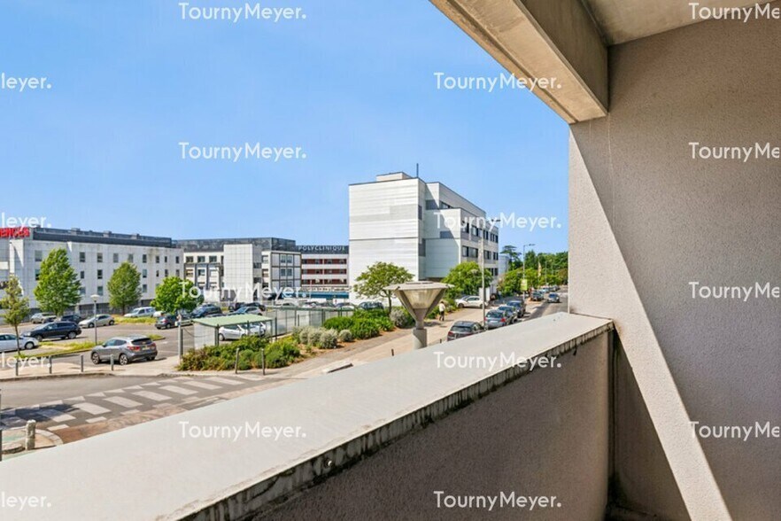 Office in Lormont for lease - Building Photo - Image 1 of 6