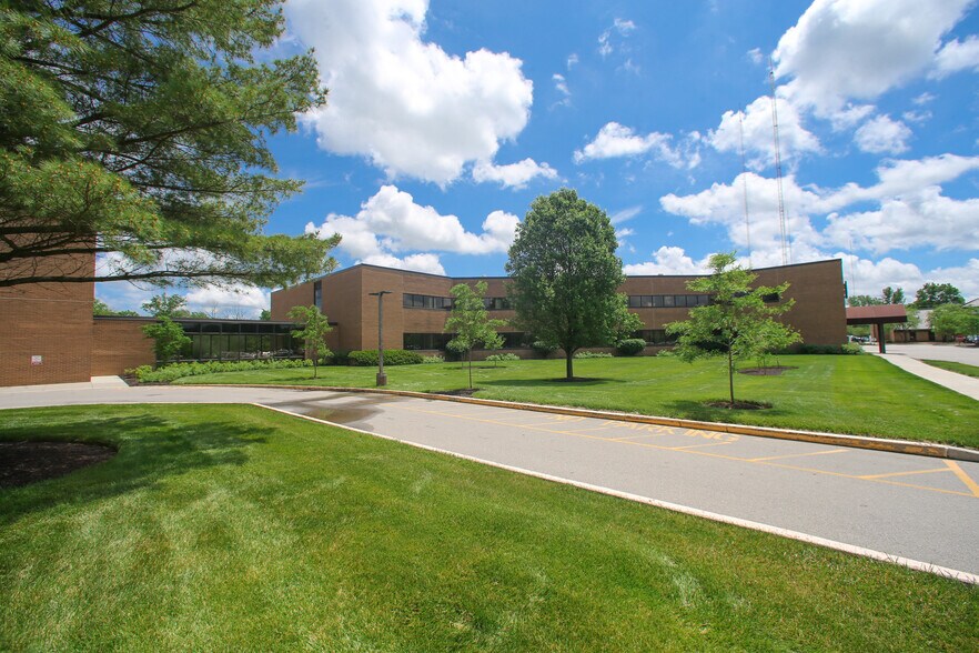 8091 Township Line Rd, Indianapolis, IN à louer - Photo du bâtiment - Image 3 de 3