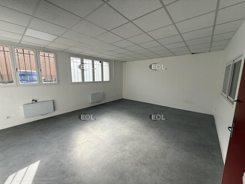 Industrial in Émerainville for lease - Building Photo - Image 3 of 16