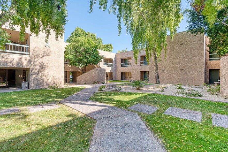 1930 S Alma School Rd, Mesa, AZ à louer - Photo du bâtiment - Image 2 de 7