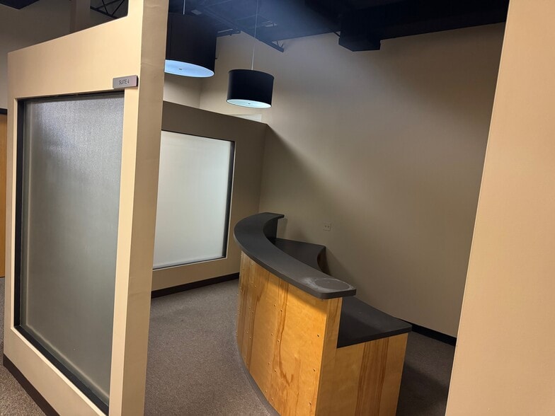 10-14 W Burlington Ave, La Grange, IL for lease - Interior Photo - Image 3 of 10