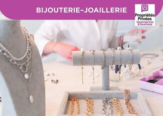 Plus de détails pour Local d'activités à louer