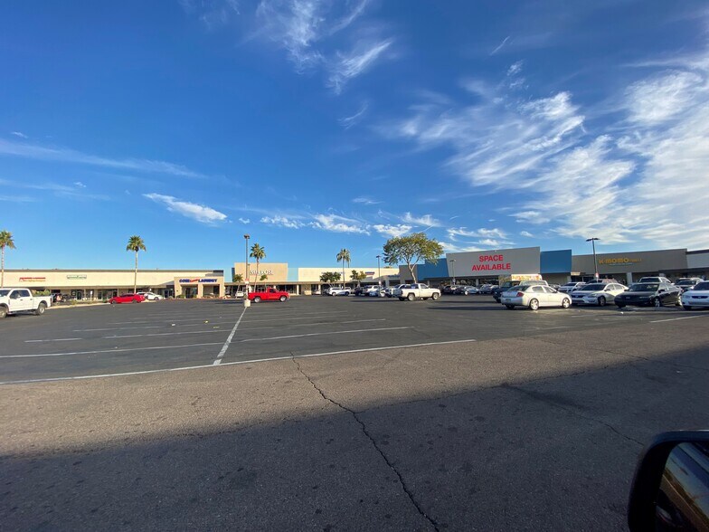 4105 N 51st Ave, Phoenix, AZ à louer - Photo du bâtiment - Image 2 de 13