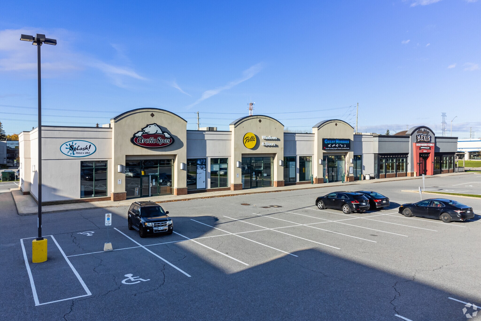 540 W Hunt Club Rd, Nepean, ON à vendre Photo principale- Image 1 de 1