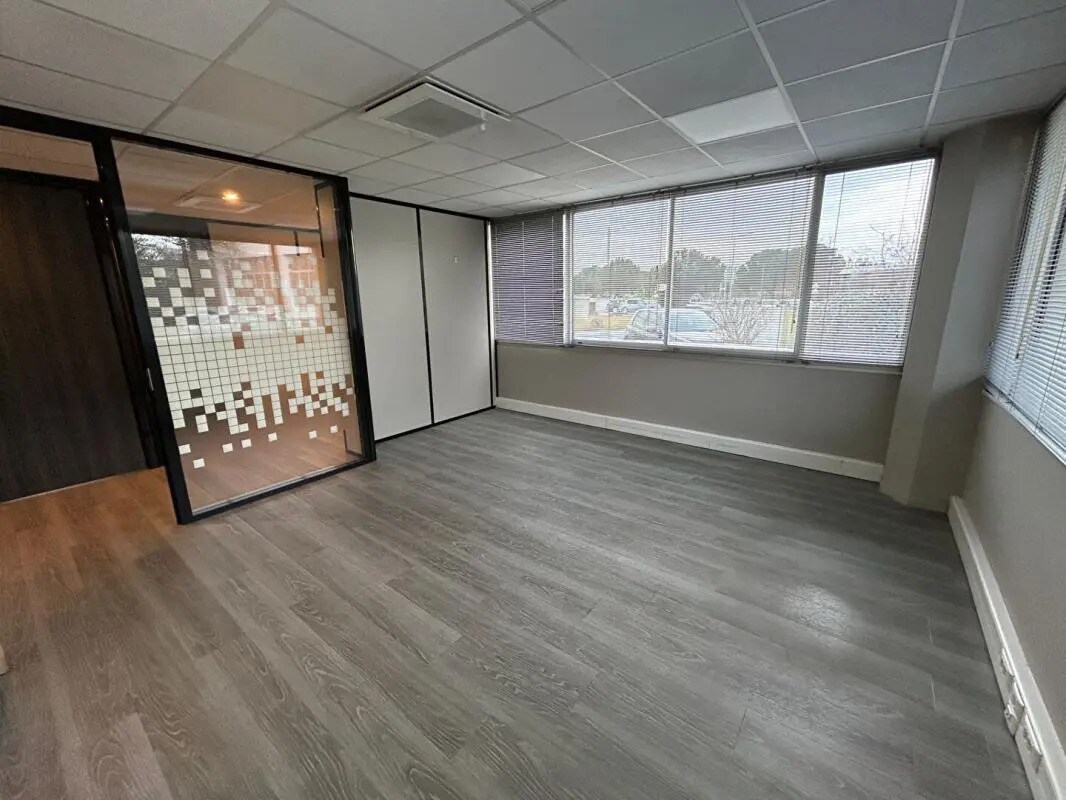 Office in Mérignac for lease Interior Photo- Image 1 of 10