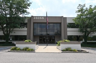 Drake Pointe Office Building - Commercial Property