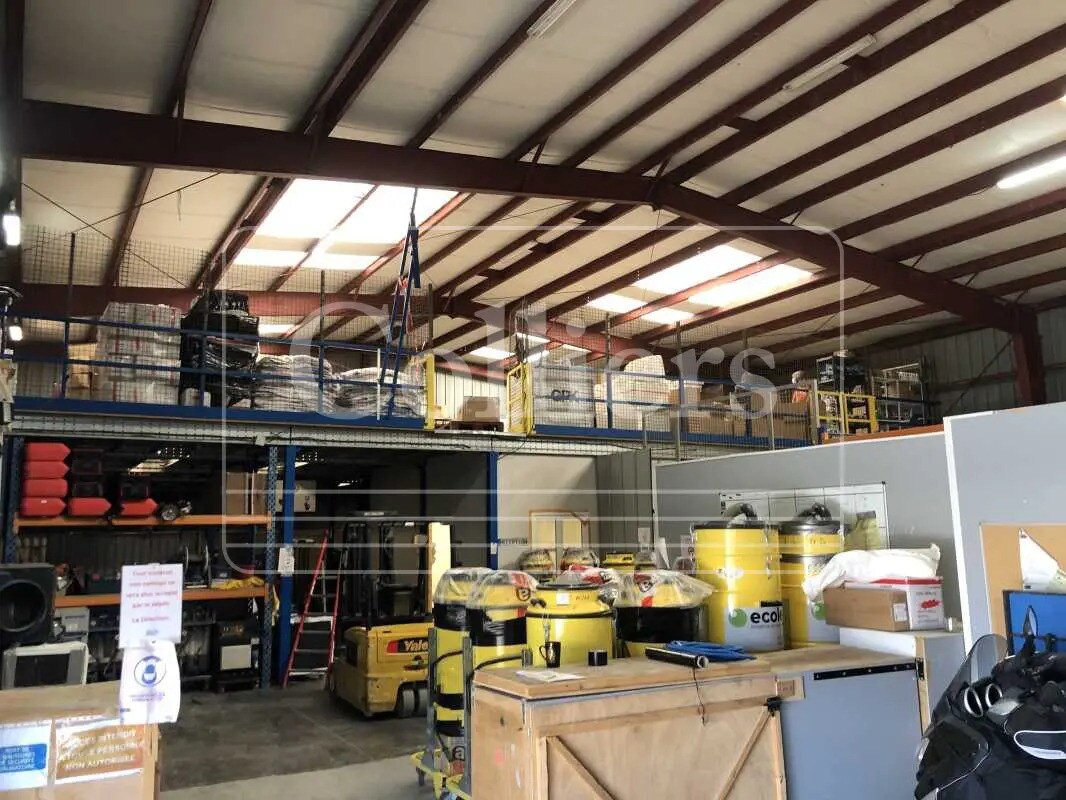 Flex in Aubagne for lease Interior Photo- Image 1 of 5