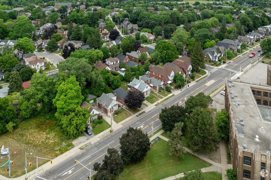 104 Longwood Rd S, Hamilton, ON for sale - Building Photo - Image 3 of 30