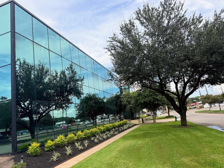 1880 S Dairy Ashford Rd, Houston, TX for lease - Building Photo - Image 2 of 13