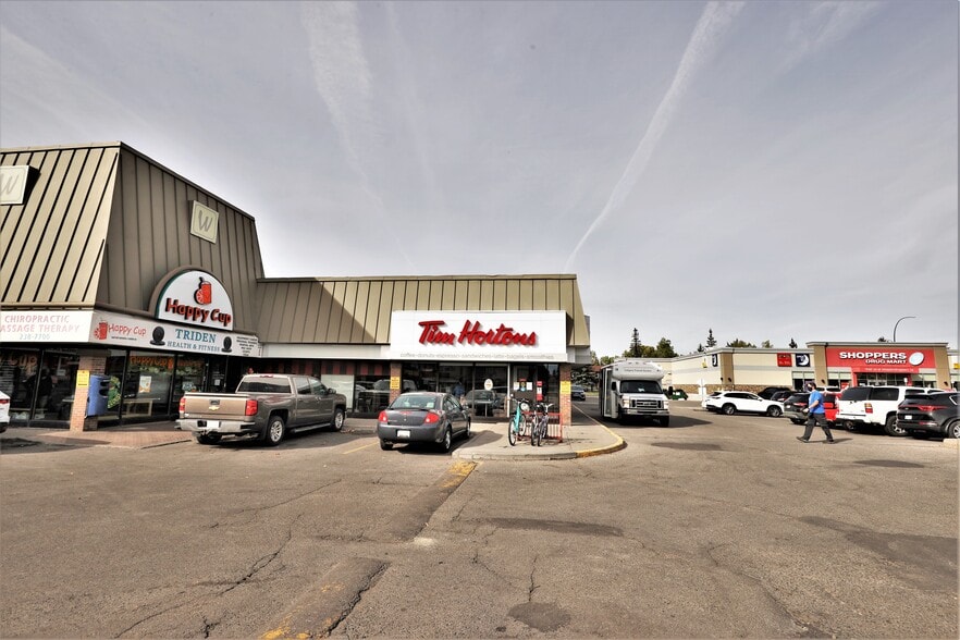 2525 Woodview Dr SW, Calgary, AB à louer - Photo du bâtiment - Image 2 de 3