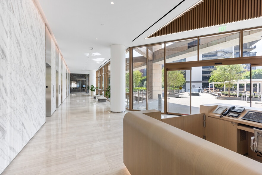 3400 W Riverside Dr, Burbank, CA à louer - Hall d’entrée - Image 2 de 28