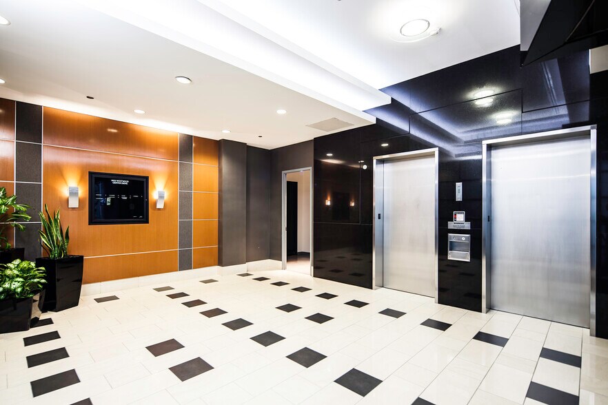 8605 Westwood Center Dr, Vienna, VA à louer - Hall d’entrée - Image 2 de 8