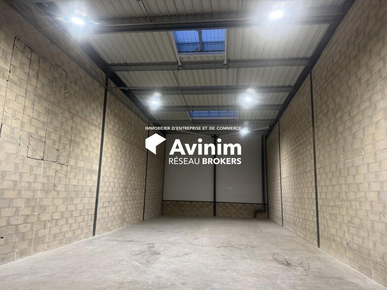 Industrial in Éragny for sale - Interior Photo - Image 3 of 4