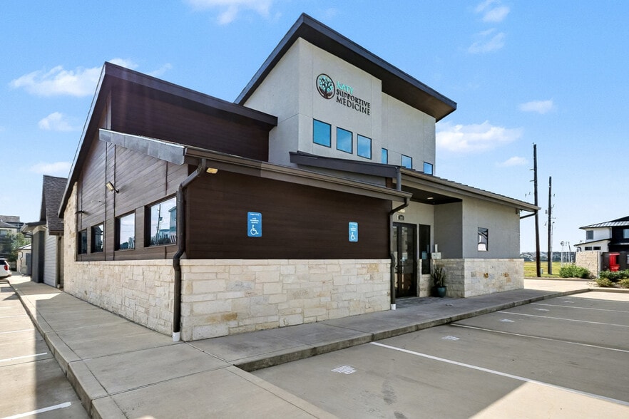 205 Bella Katy Dr, Katy, TX for lease - Building Photo - Image 2 of 39