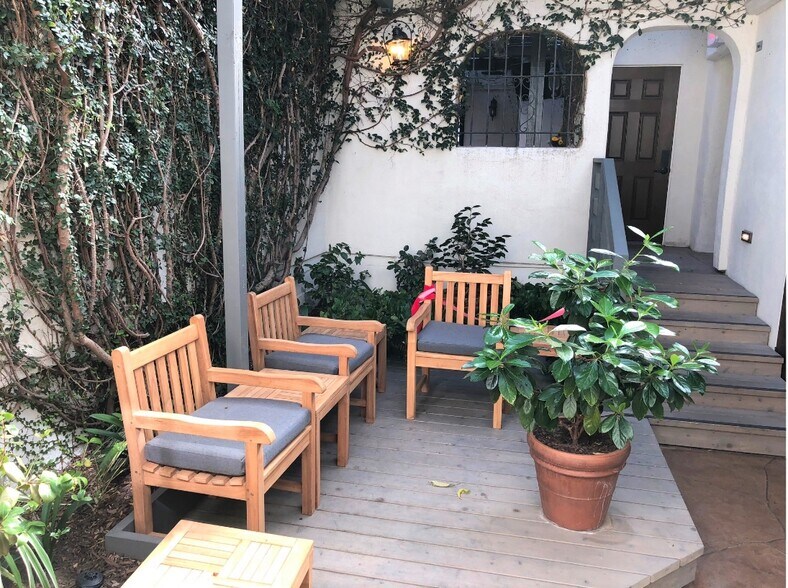 6106-6108 Paseo Delicias, Rancho Santa Fe, CA à louer - Photo du bâtiment - Image 2 de 12