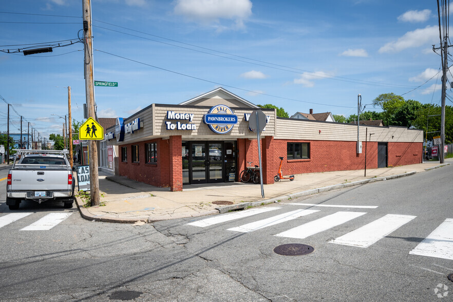 612 Hartford Ave, Providence, RI à vendre - Photo principale - Image 1 de 6